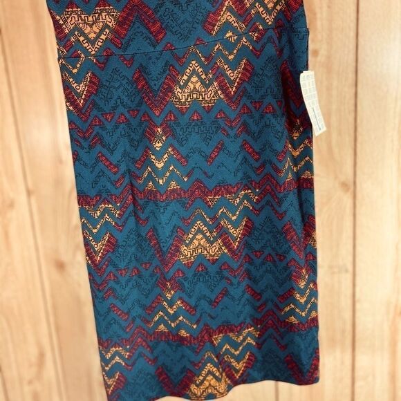 Lularoe NWT Cassie   - Picture 1 of 5